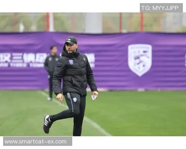 艾斯坦拿与萨迪纳摩激战正酣谁将赢得这场足球盛宴的胜利